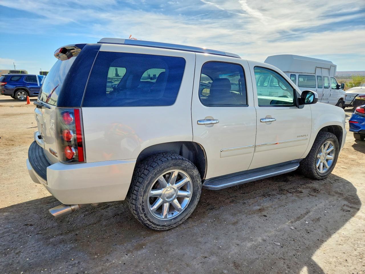 2013 GMC Yukon Denali - Image 3