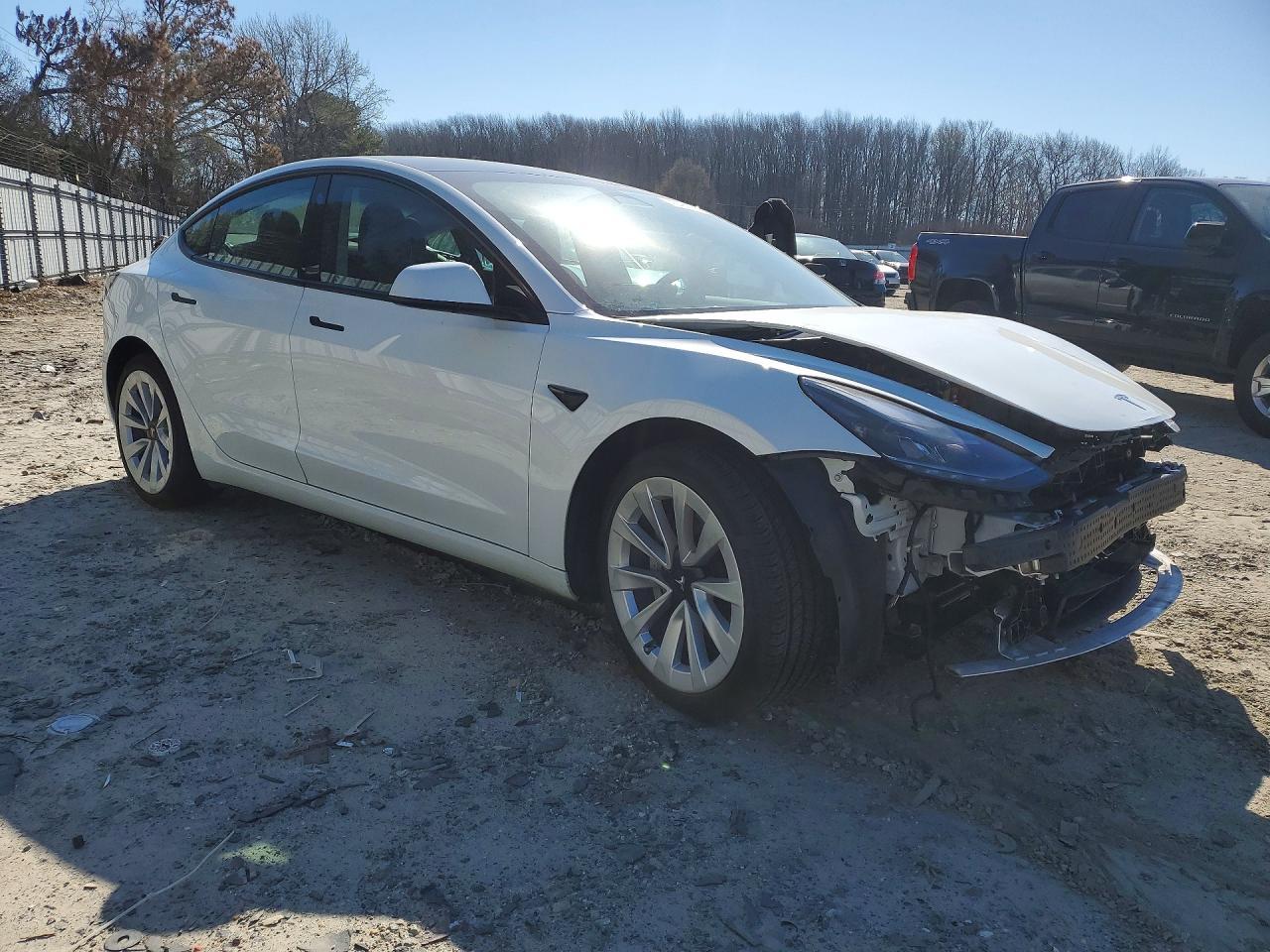 2023 Tesla Model 3 - Фото 4