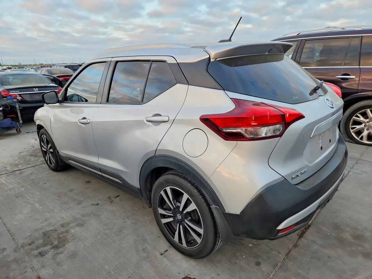 2018 Nissan Kicks Sr - Фото 2