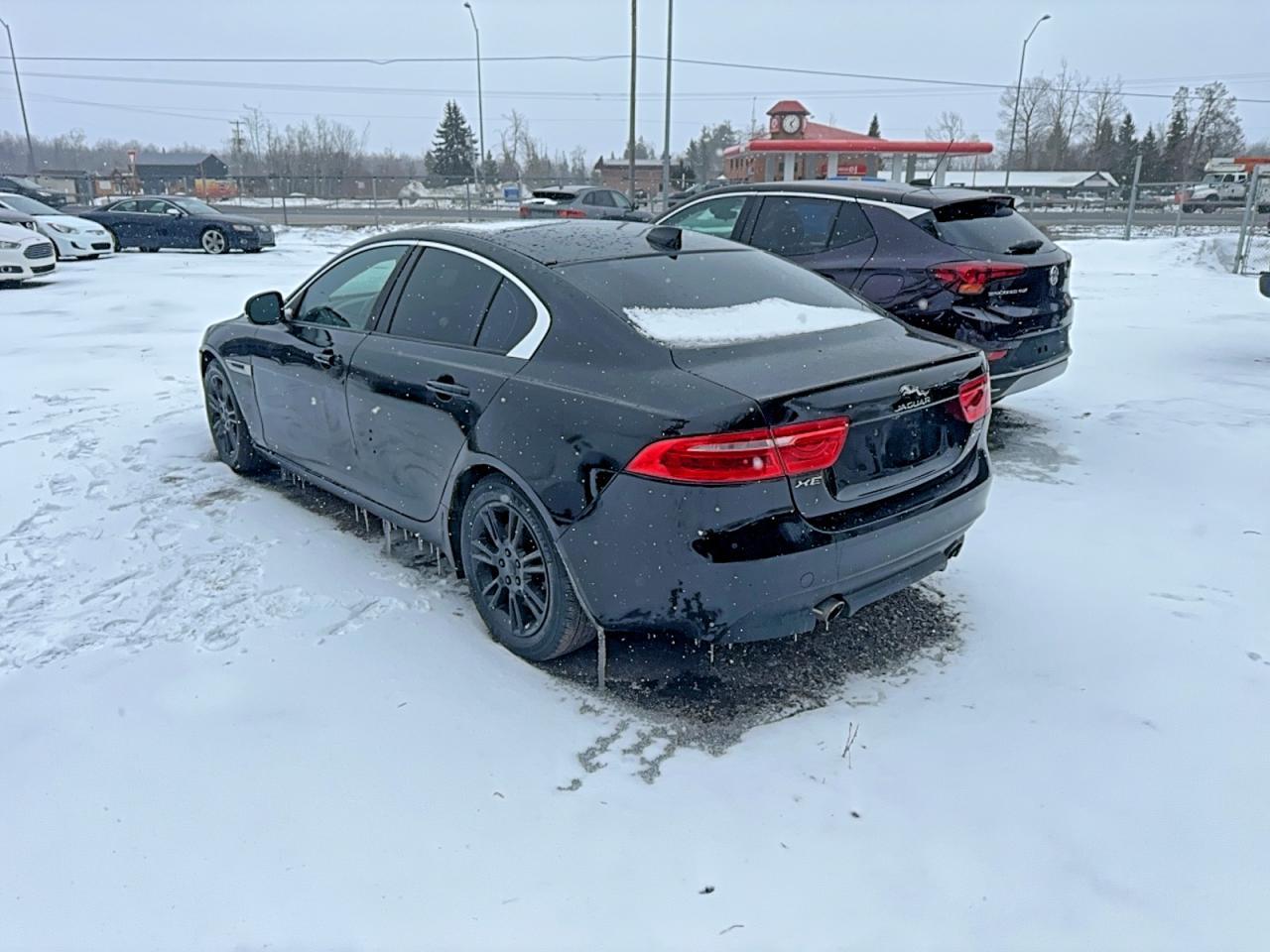 2018 Jaguar Xe Premium - Фото 3