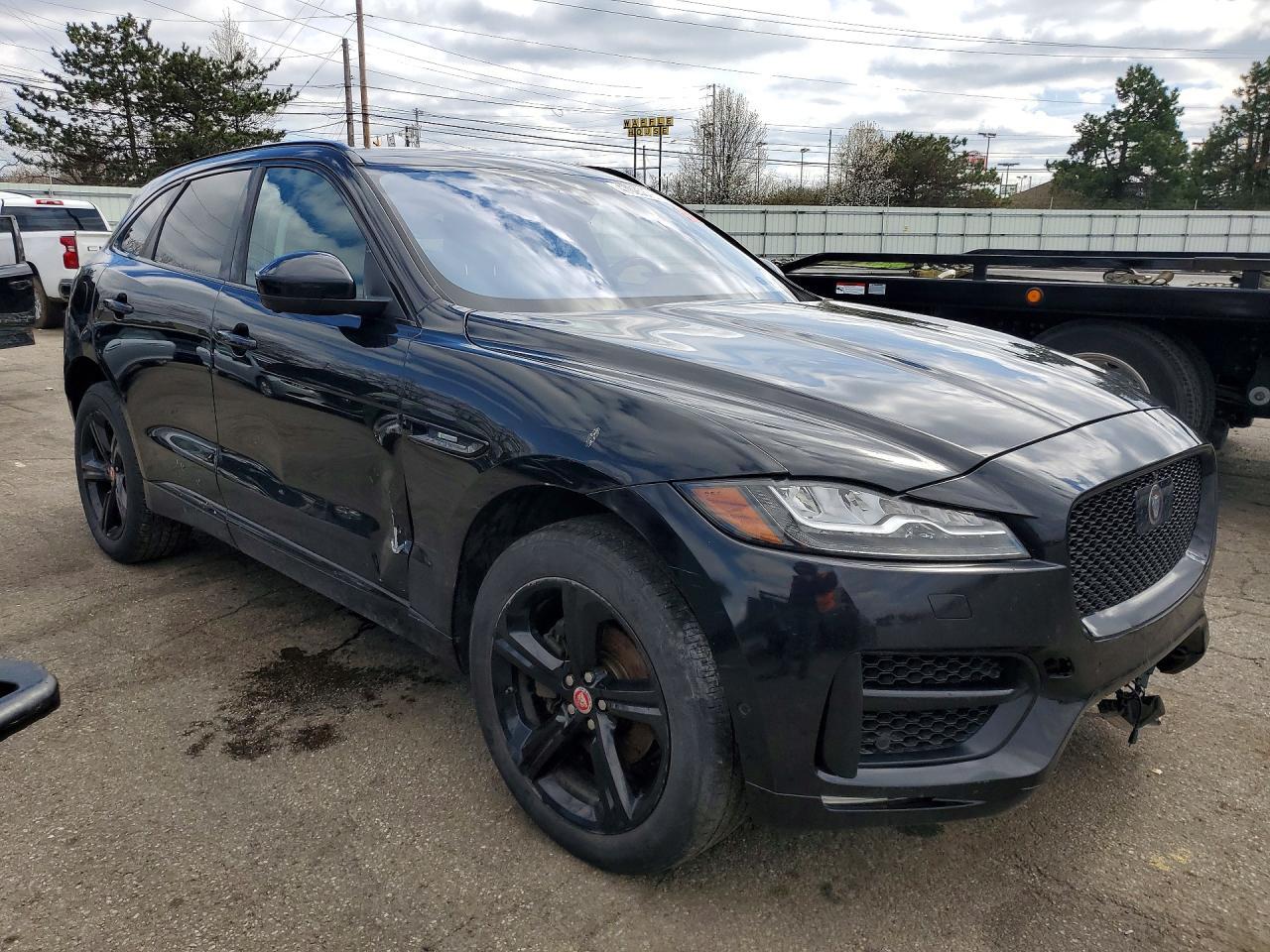2018 Jaguar F-Pace R - Sport - Image 4