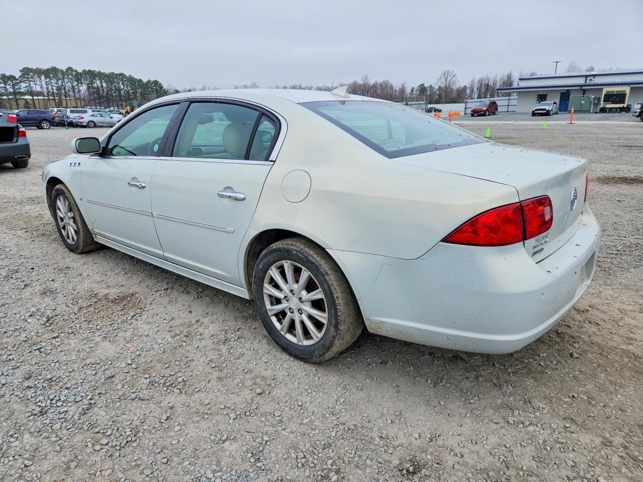 2010 Buick Lucerne Cxl - Image 2
