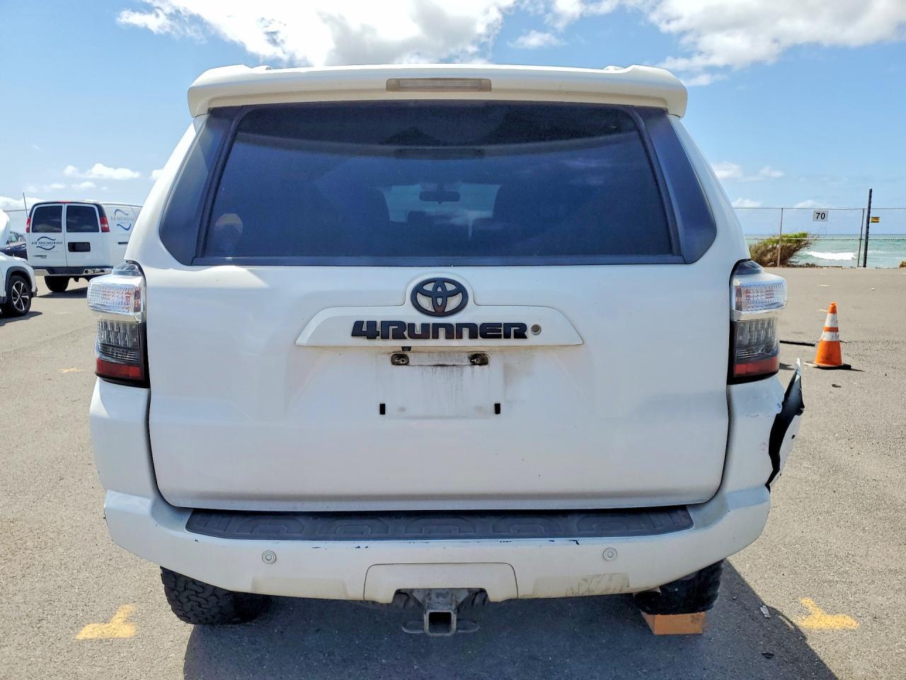 2016 Toyota 4Runner Sr5 - Image 6