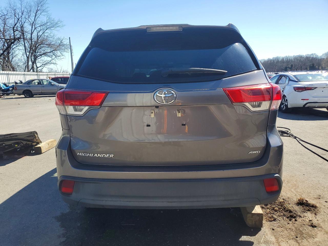 2018 Toyota Highlander Le - Фото 6