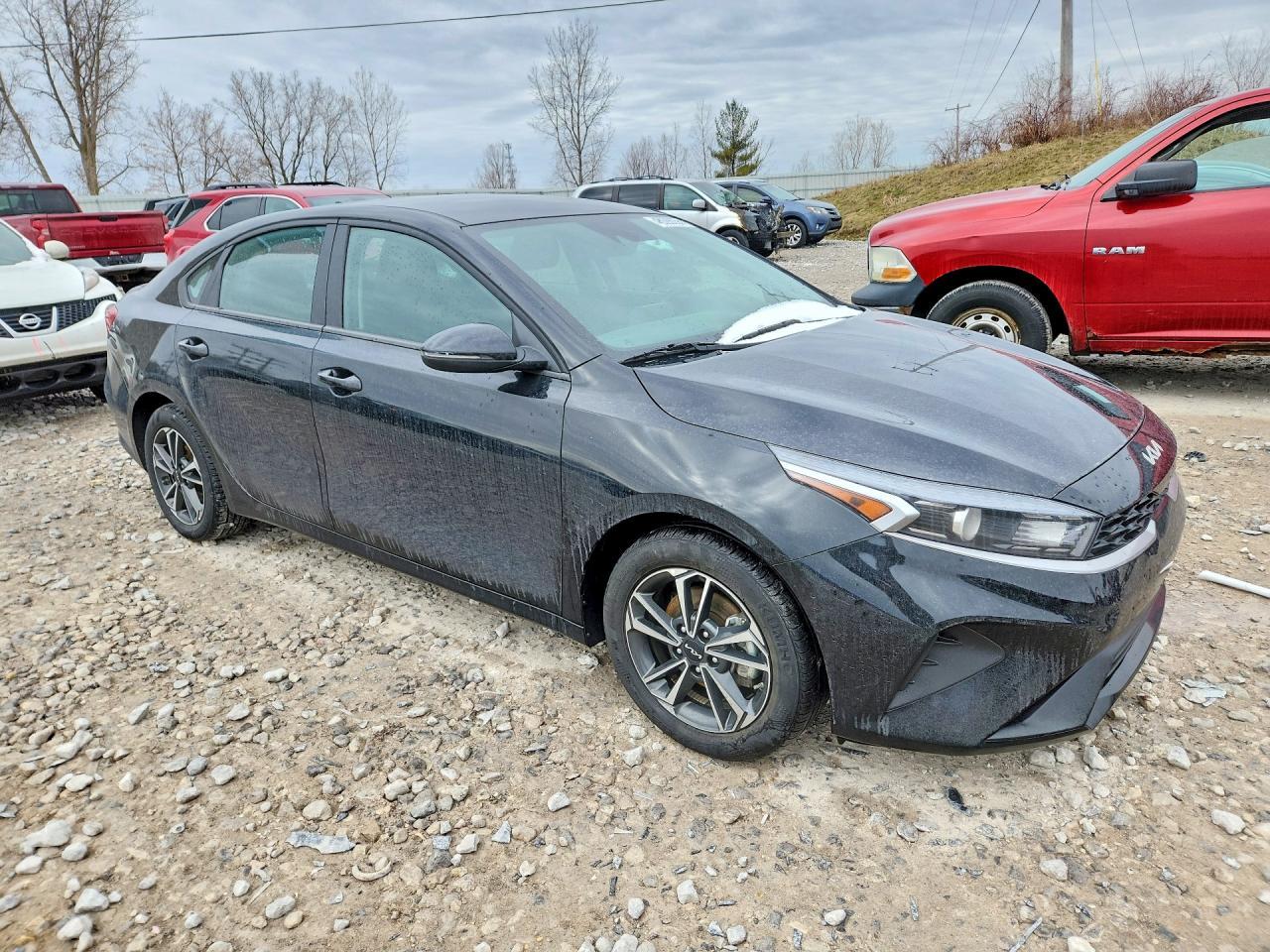 2023 Kia Forte Lxs - Image 4