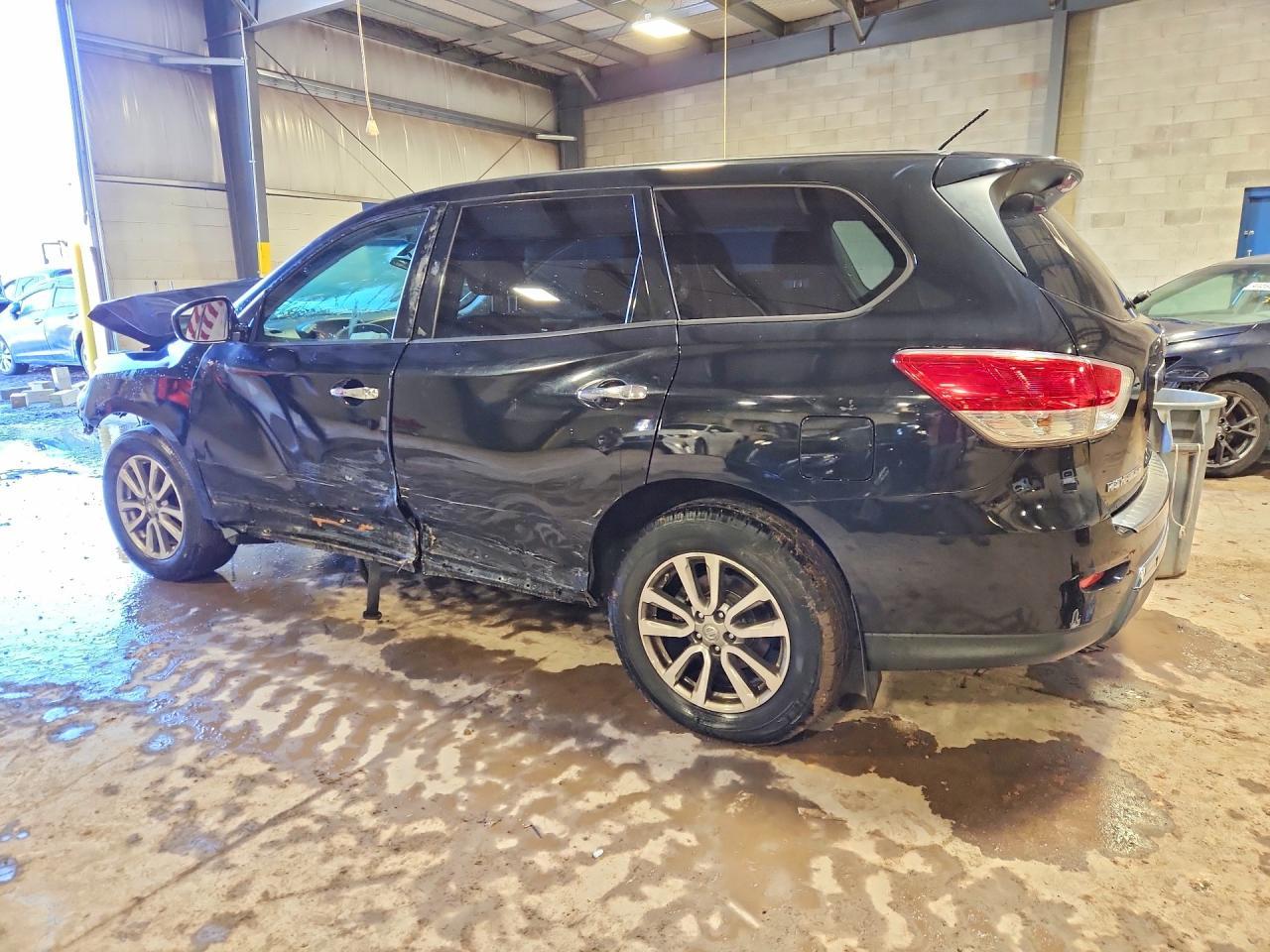 2013 Nissan Pathfinder S - Image 2