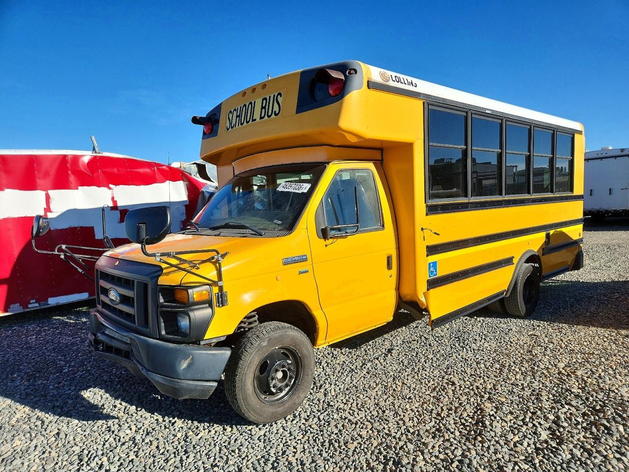 2015 Ford Econoline E450 Super Duty Cutaway Van - Фото 2