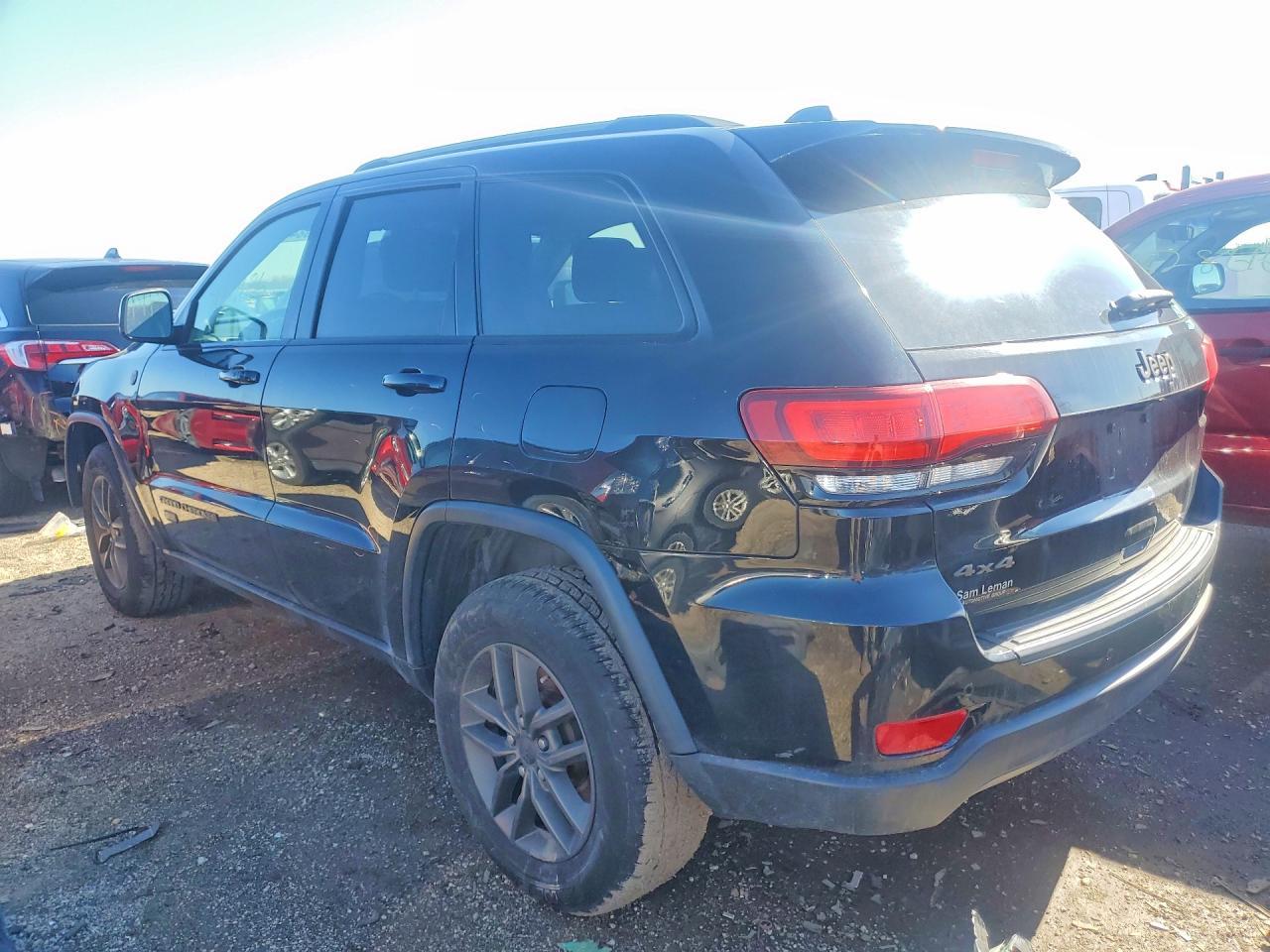 2017 Jeep Grand Cherokee Laredo - Image 2