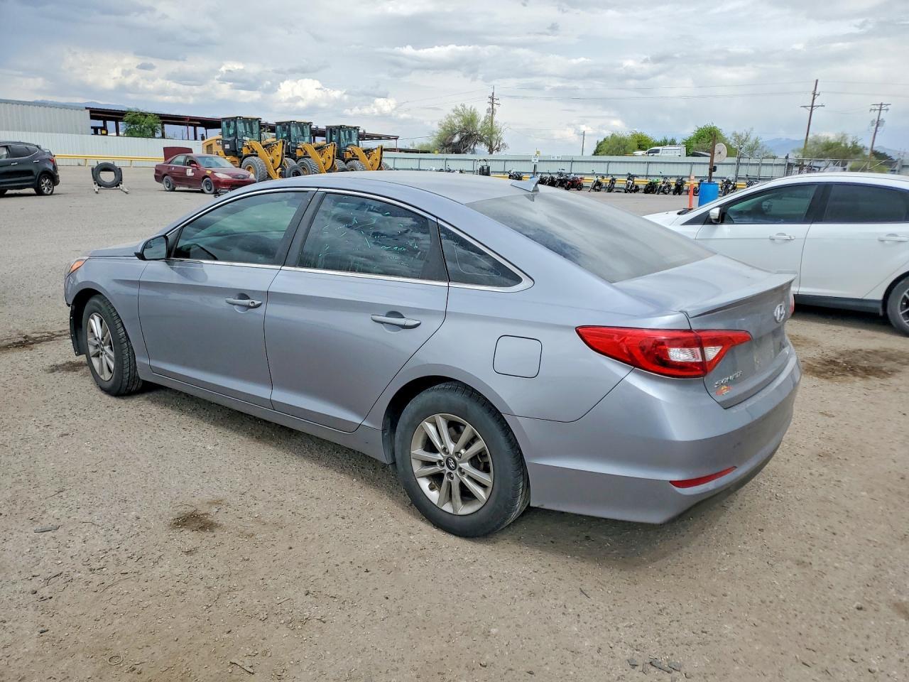 2017 Hyundai Sonata Se - Фото 2
