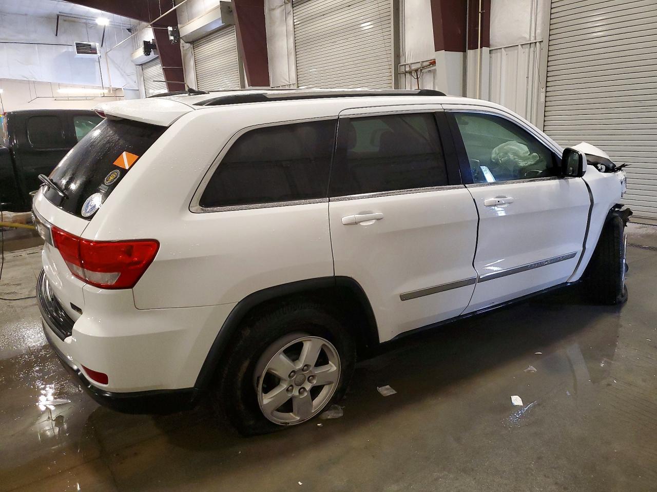 2013 Jeep Grand Cherokee Laredo - Image 3