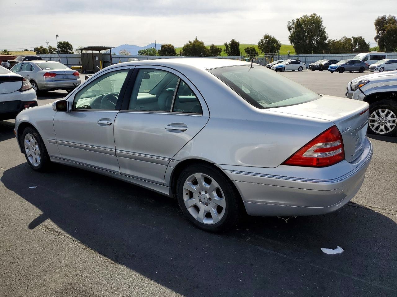 2005 Mercedes-Benz C 240 - Фото 2