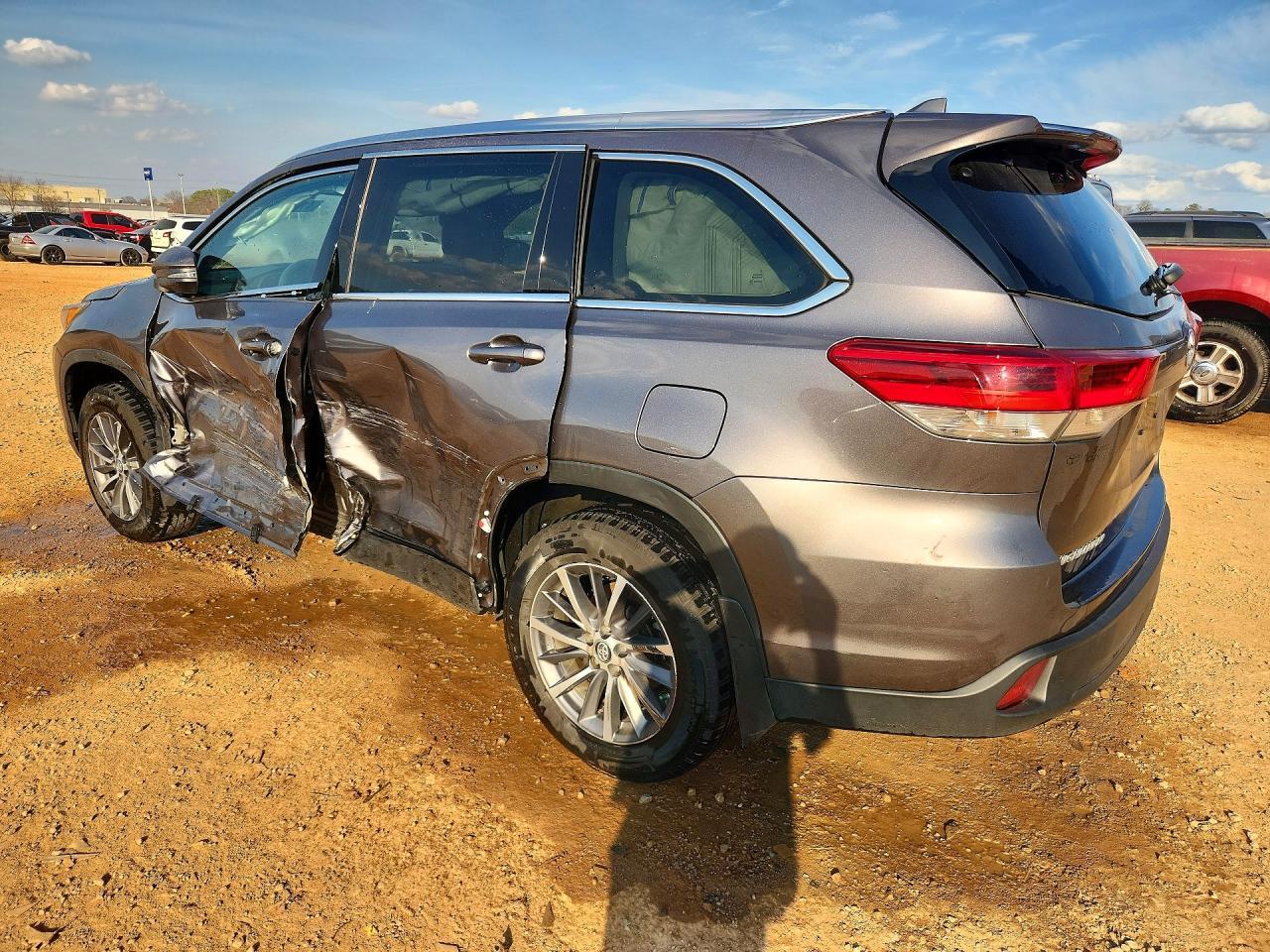 2019 Toyota Highlander Xle - Фото 2