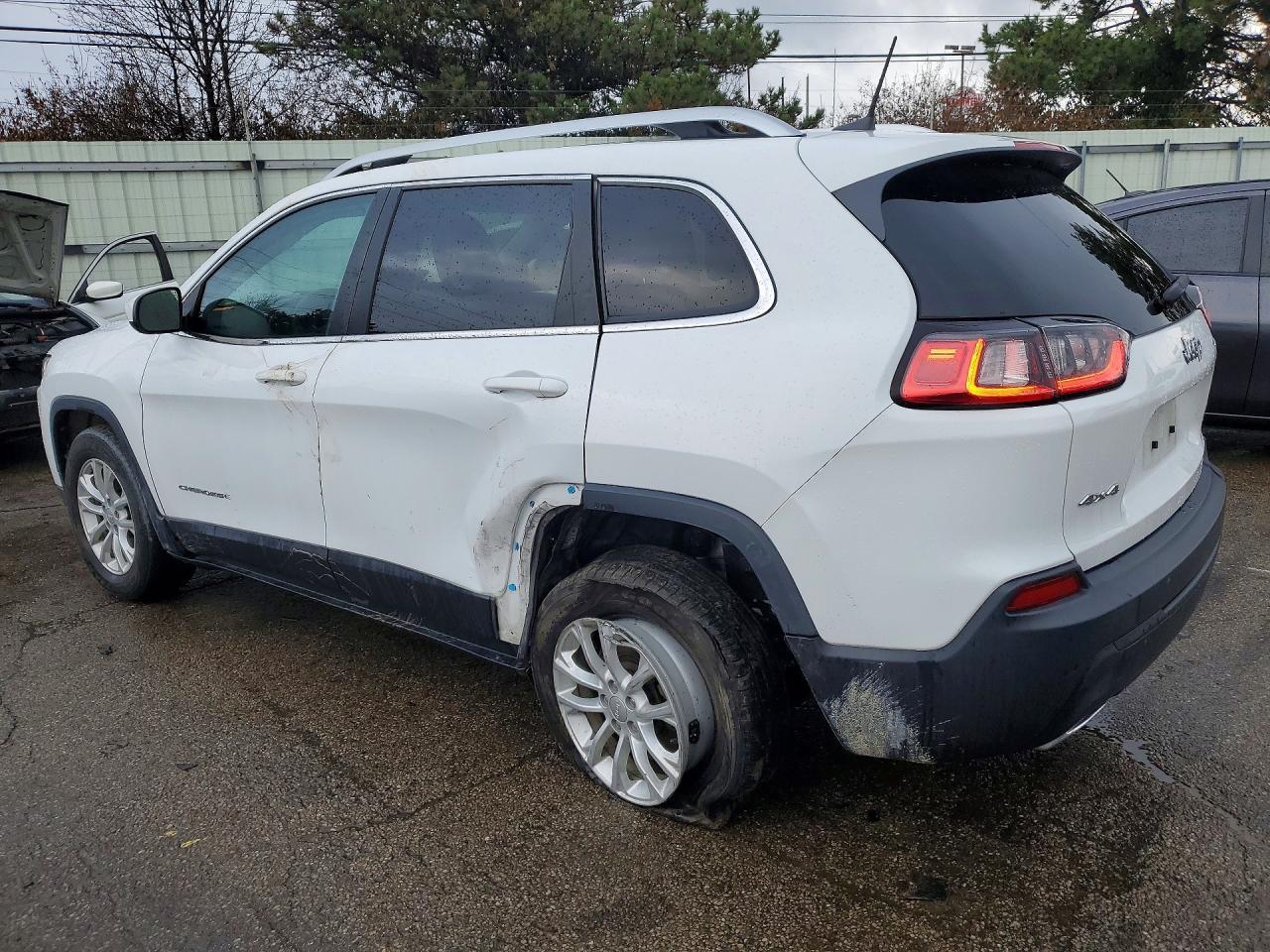 2019 Jeep Cherokee Latitude - Фото 2
