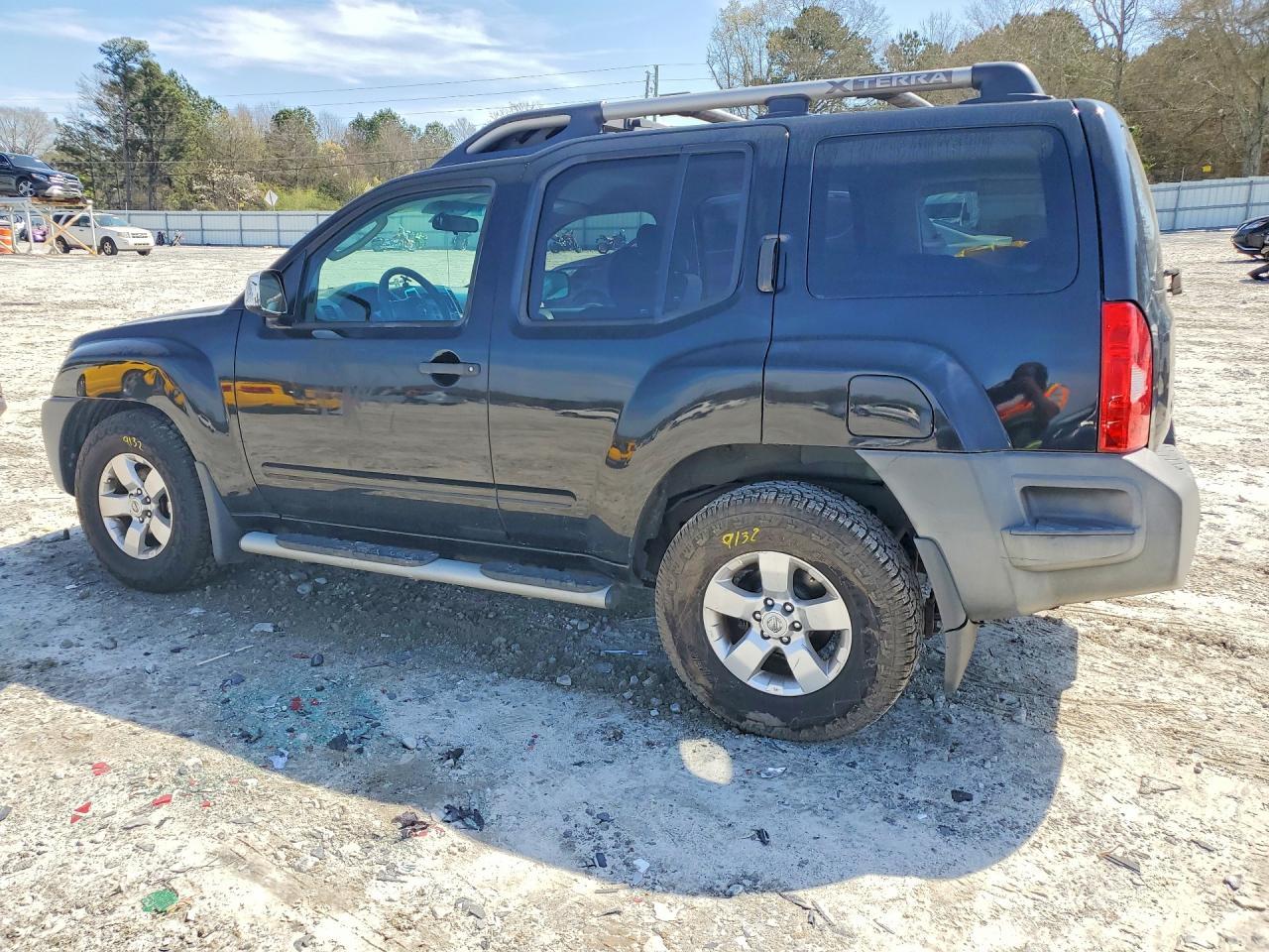 2010 Nissan Xterra - Image 2