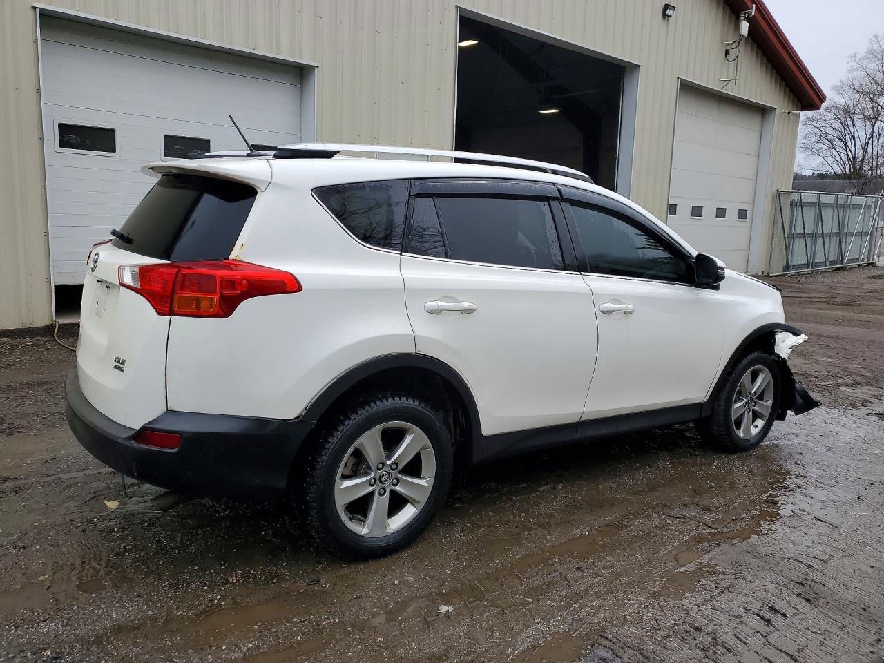 2015 Toyota Rav4 Xle - Image 3