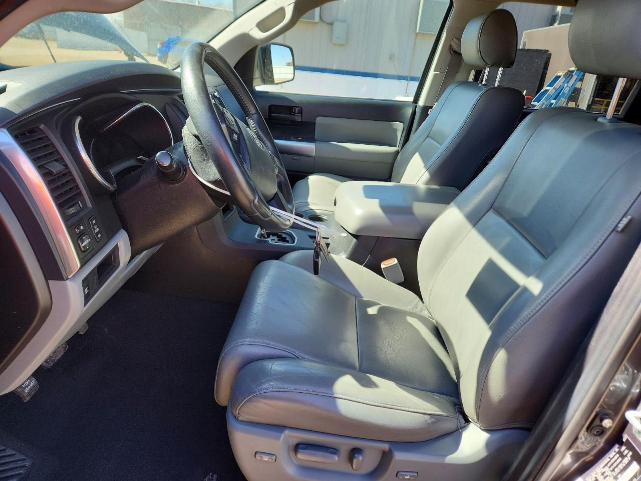 2021 Toyota Sequoia Sr5 - Фото 7