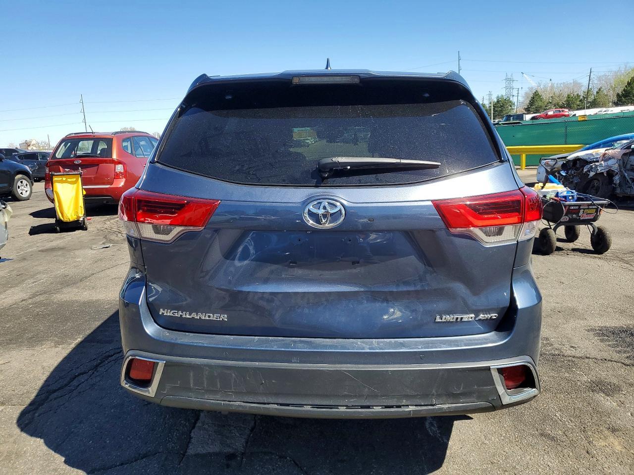 2018 Toyota Highlander Limited Platinum - Image 6