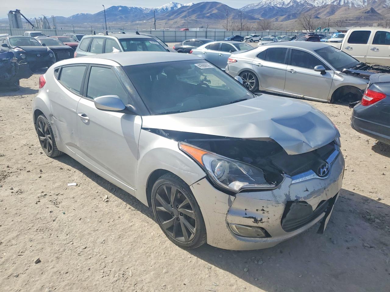 2017 Hyundai Veloster Base - Image 4