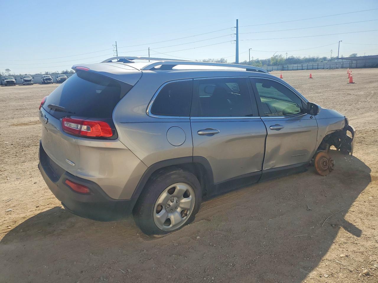 2017 Jeep Cherokee Latitude - Image 3