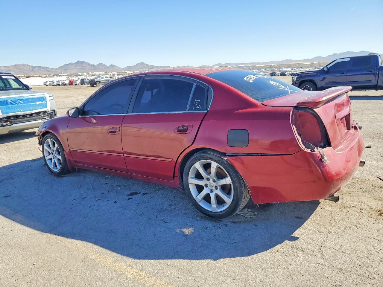 2005 Nissan Altima 3.5 Se - Фото 2