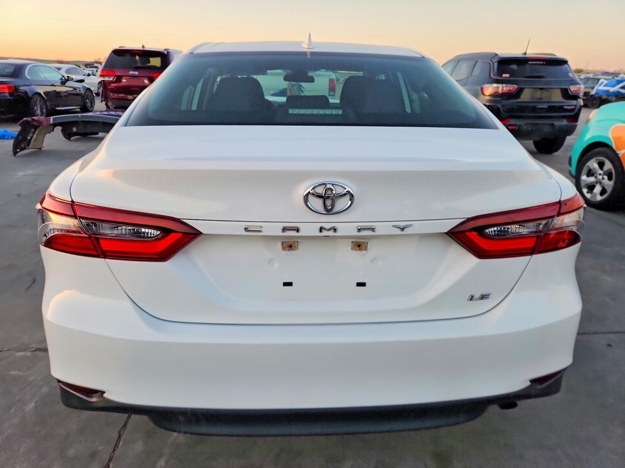 2021 Toyota Camry Le - Фото 6