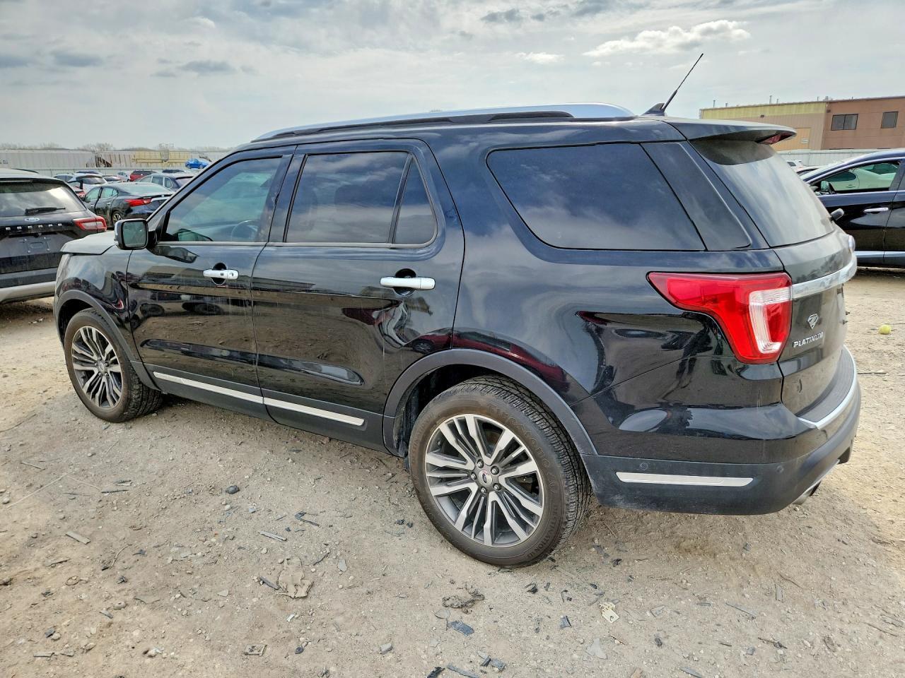 2018 Ford Explorer Platinum - Image 2