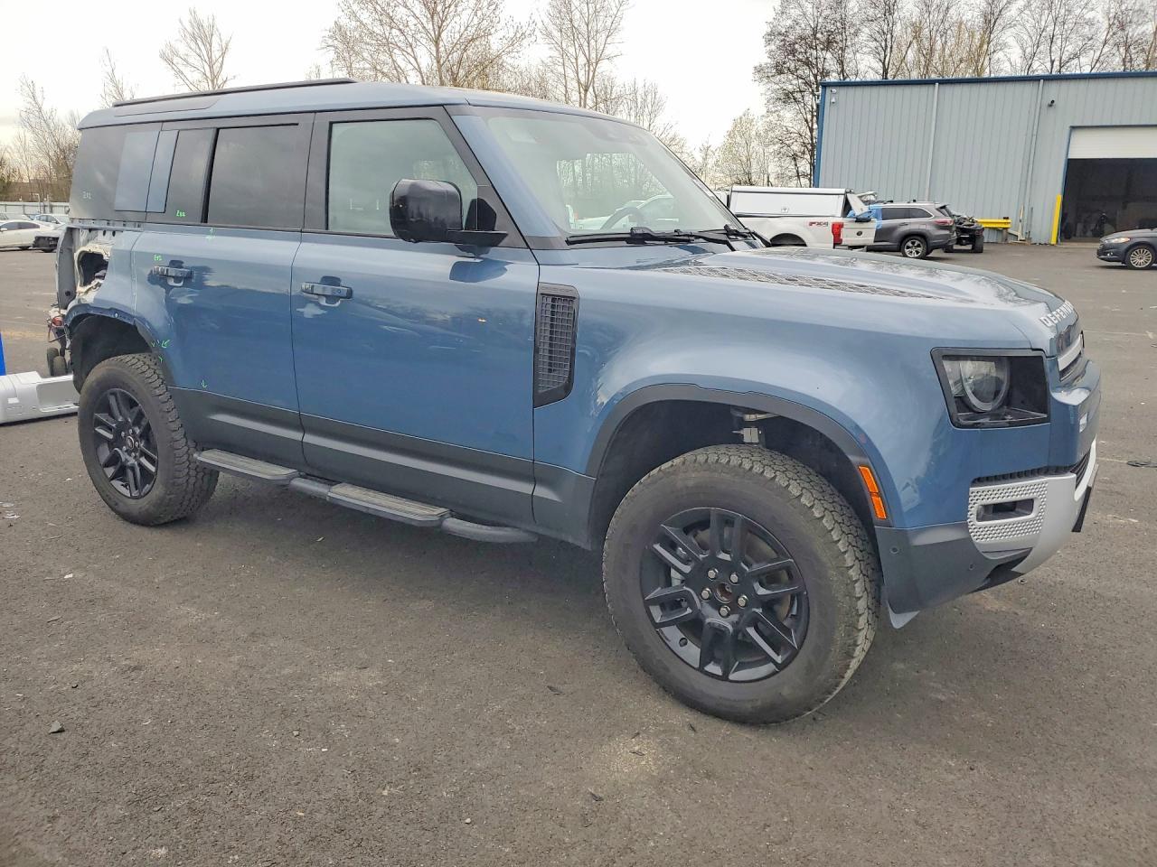 2025 Land Rover Defender 110 S - Фото 4