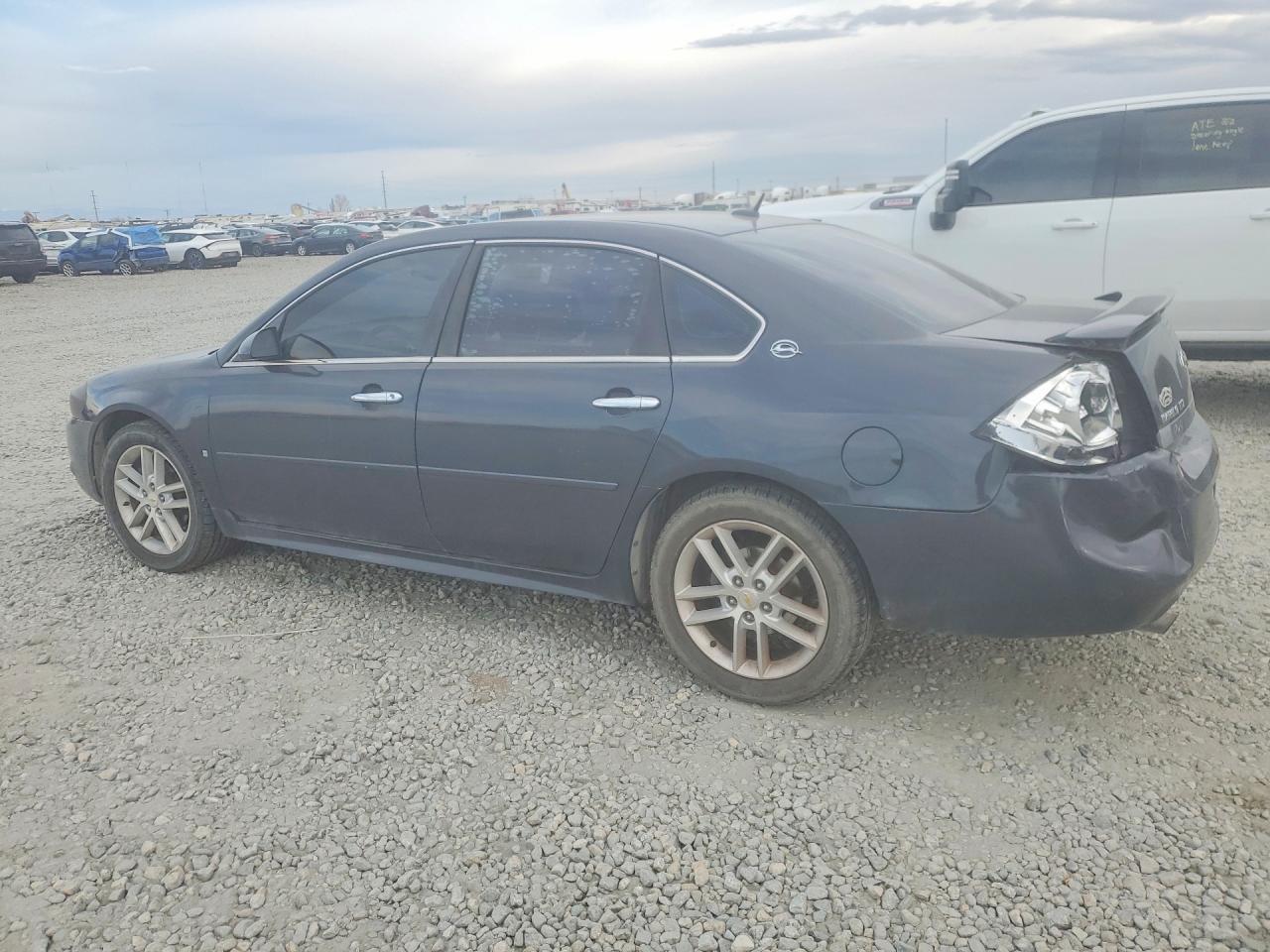 2009 Chevrolet Impala Ltz - Image 2