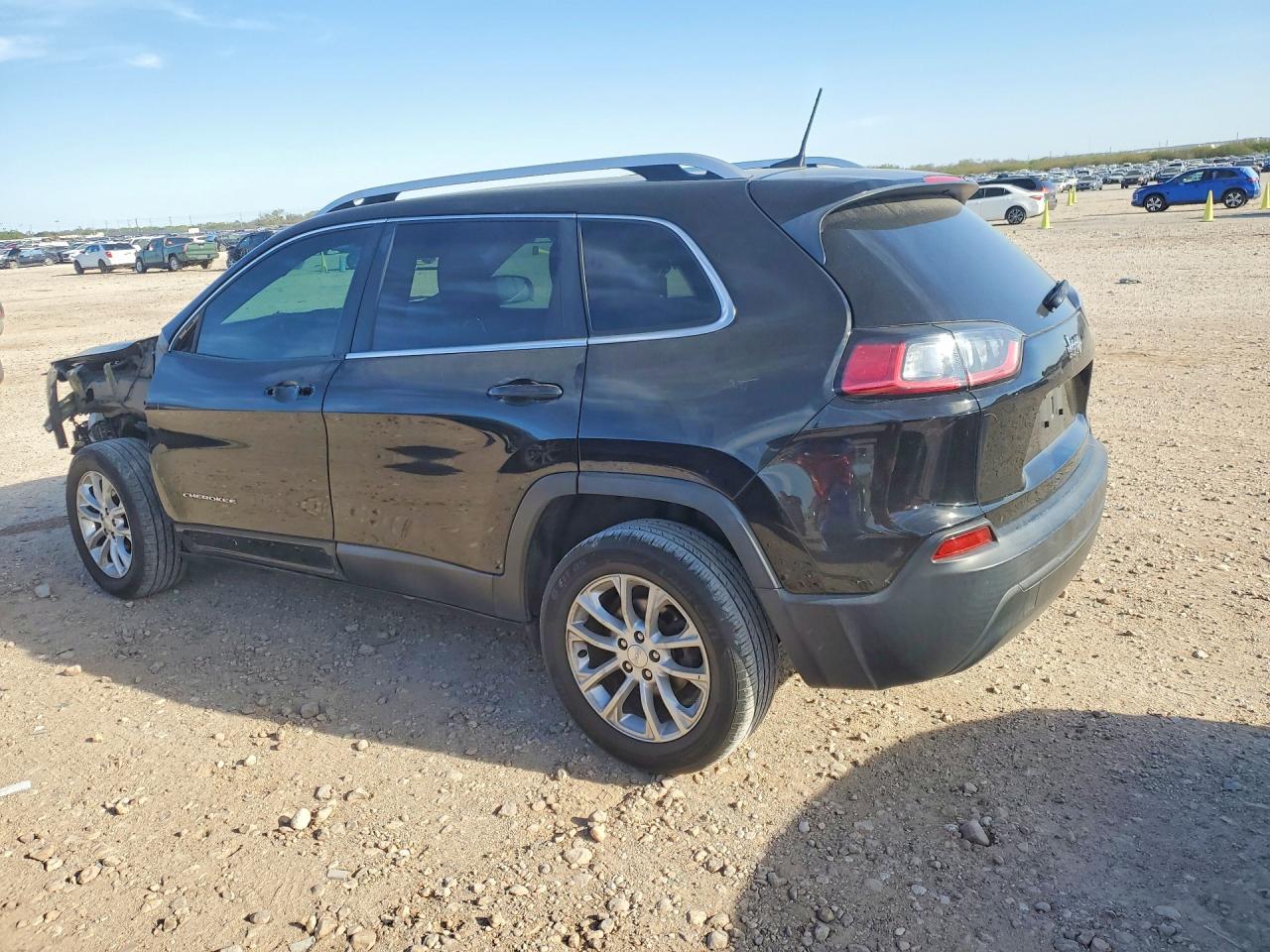 2019 Jeep Cherokee Latitude - Image 2