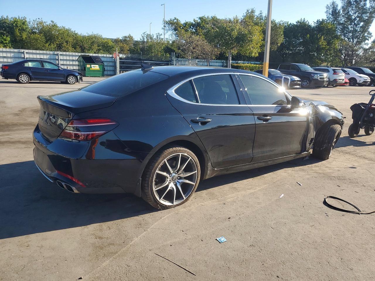 2023 Genesis G70 2.0T - Фото 3