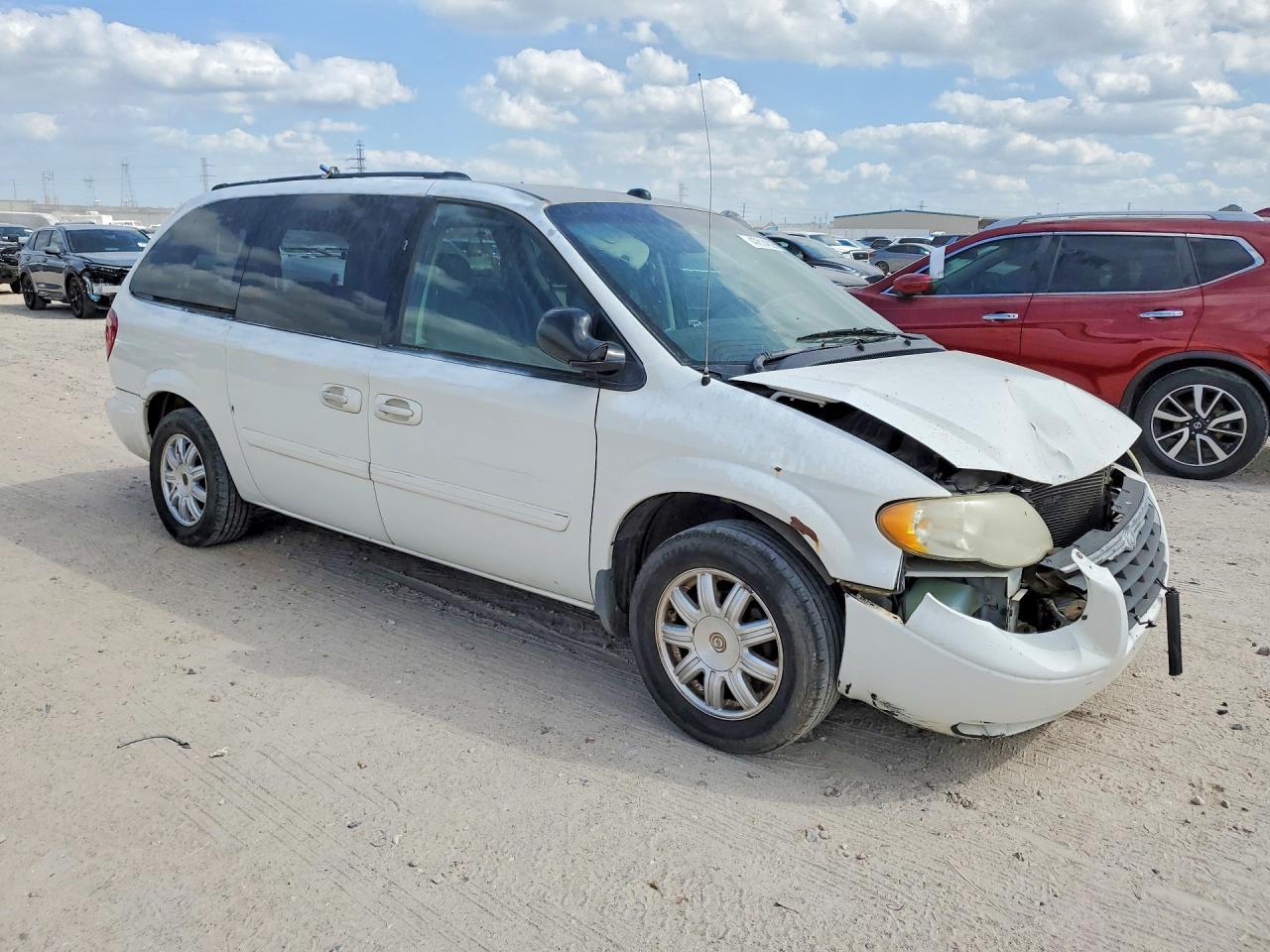 2005 Chrysler Town & Country Lx - Image 4