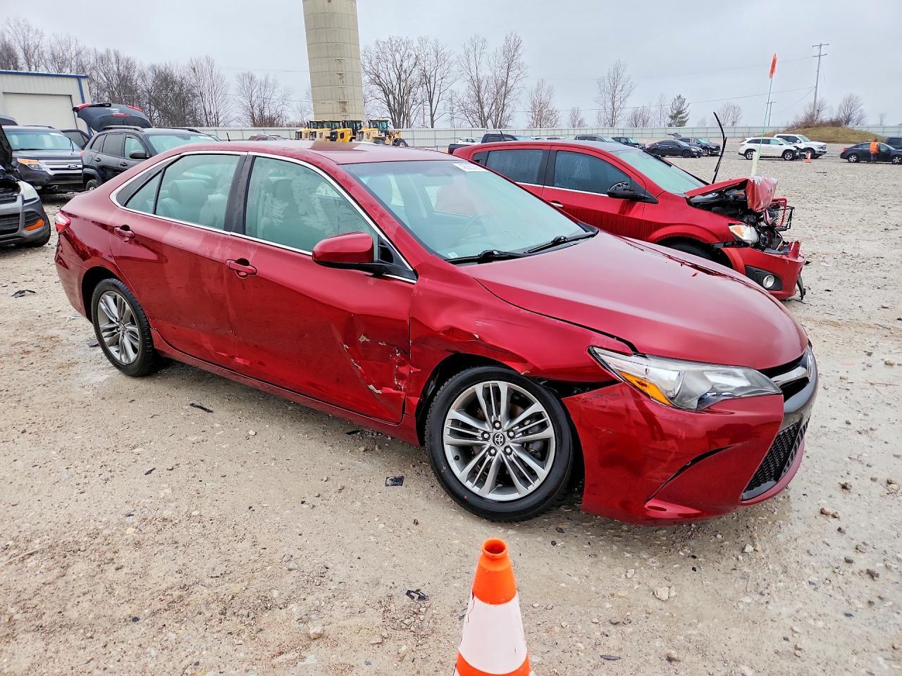 2016 Toyota Camry Se - Фото 4
