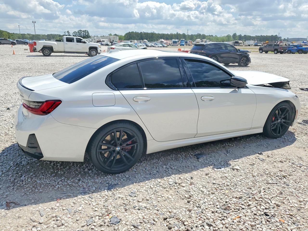 2023 BMW 330I - Фото 3