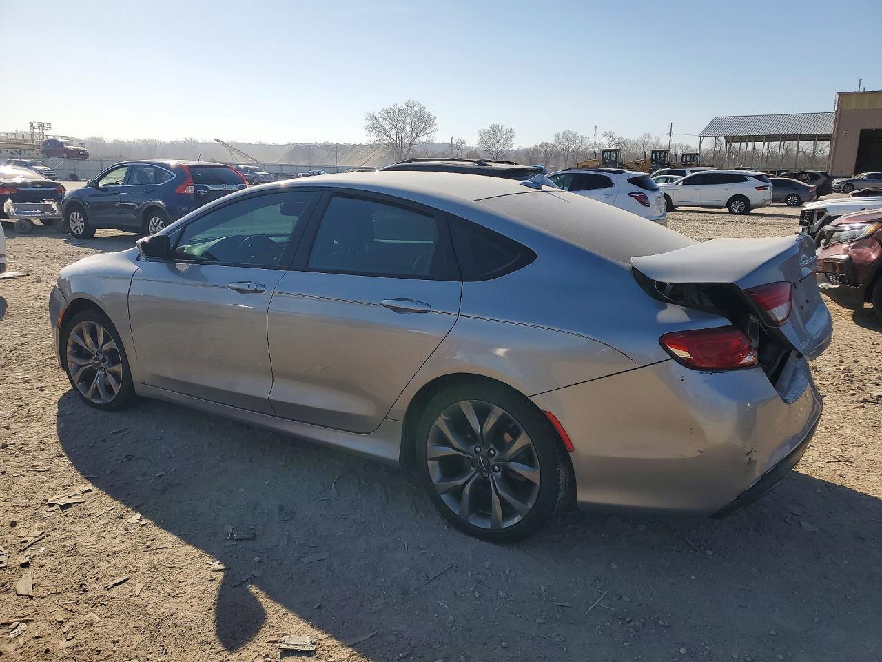 2015 Chrysler 200 S - Фото 2