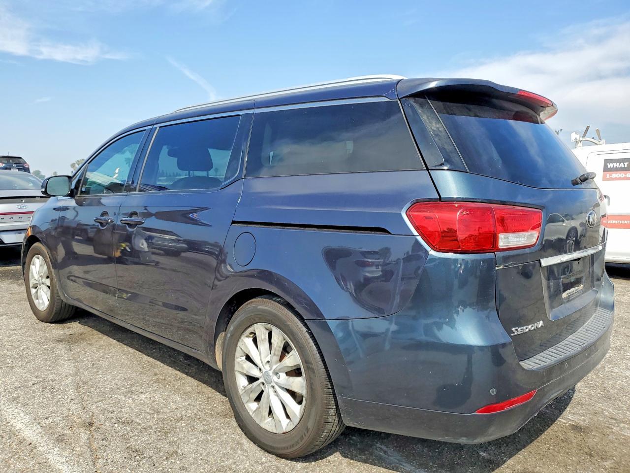 2015 Kia Sedona Ex - Image 2