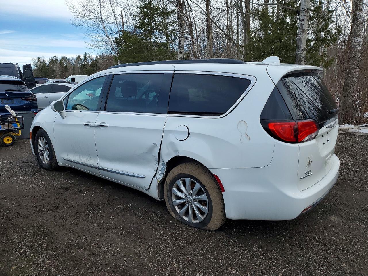 2017 Chrysler Truck/Van Pacifica Touring-L - Фото 2