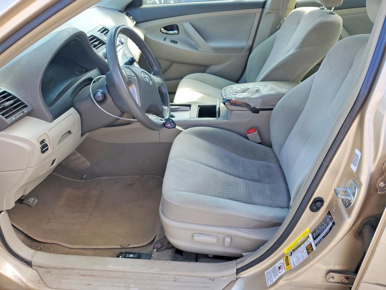 2010 Toyota Camry Le - Фото 7