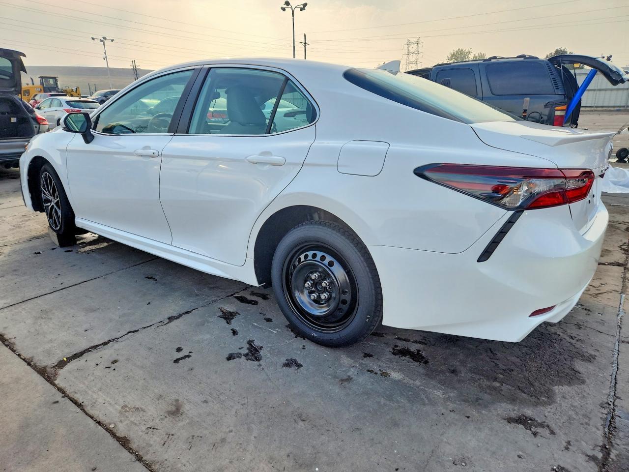 2024 Toyota Camry Se - Image 2