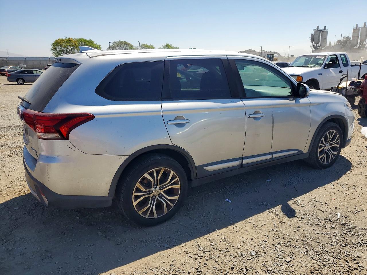 2018 Mitsubishi Outlander Se - Image 3