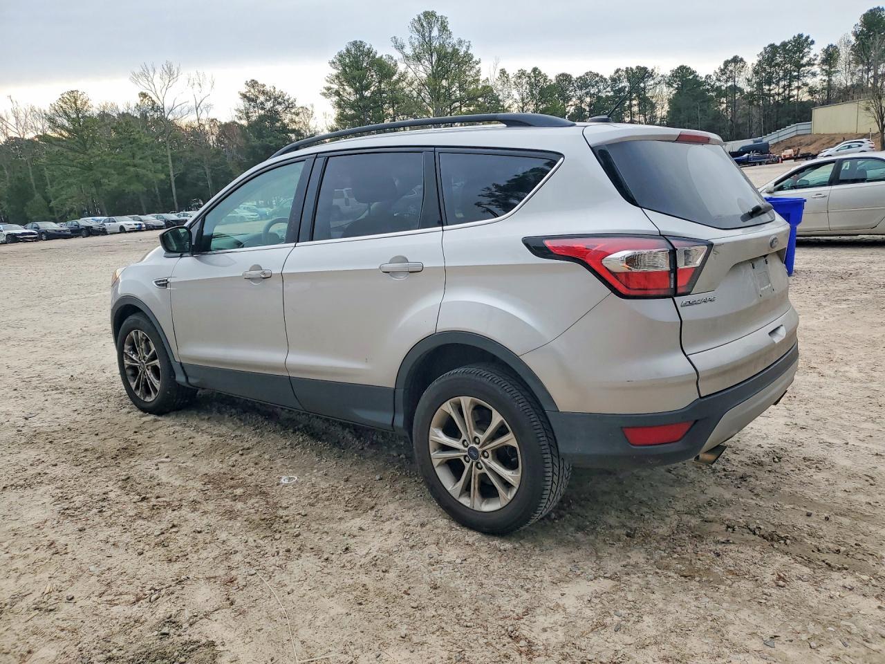 2017 Ford Escape Se - Фото 2