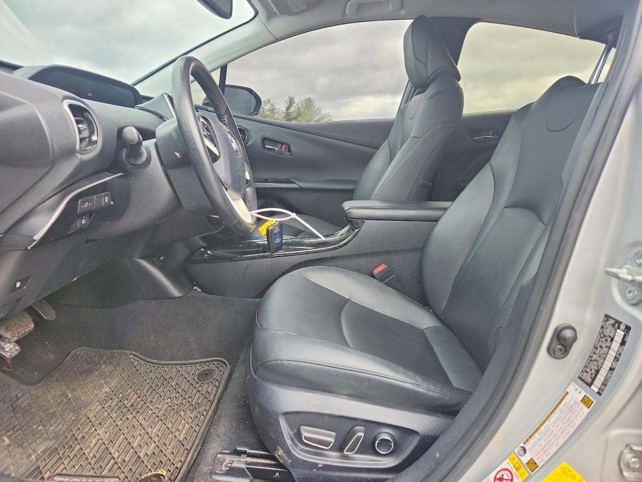 2017 Toyota Prius Four - Фото 7