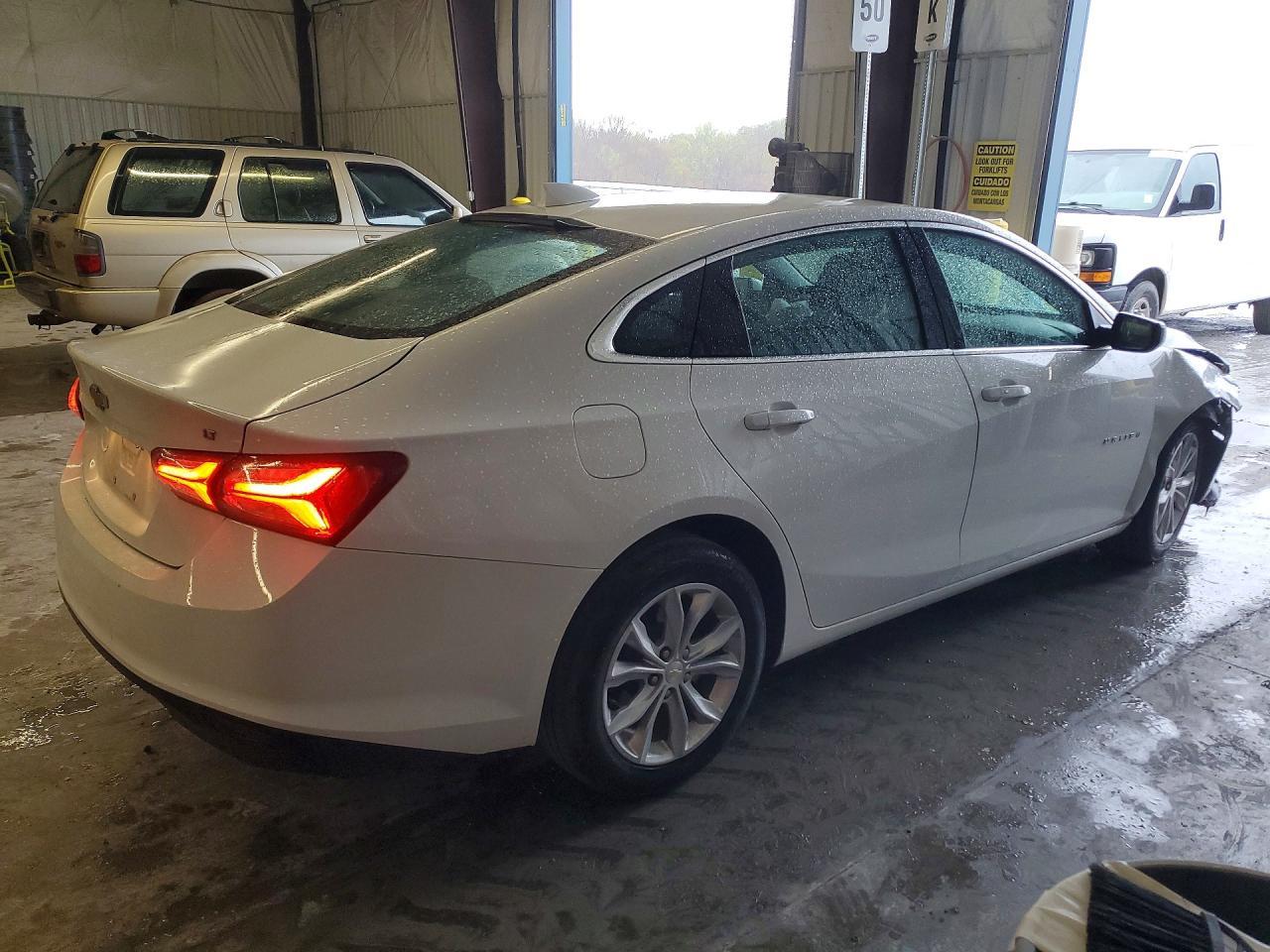 2022 Chevrolet Malibu Lt - Image 3