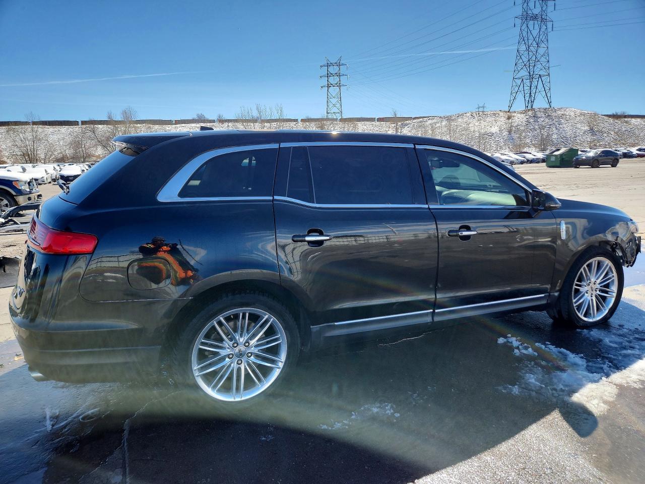 2019 Lincoln Mkt - Image 3