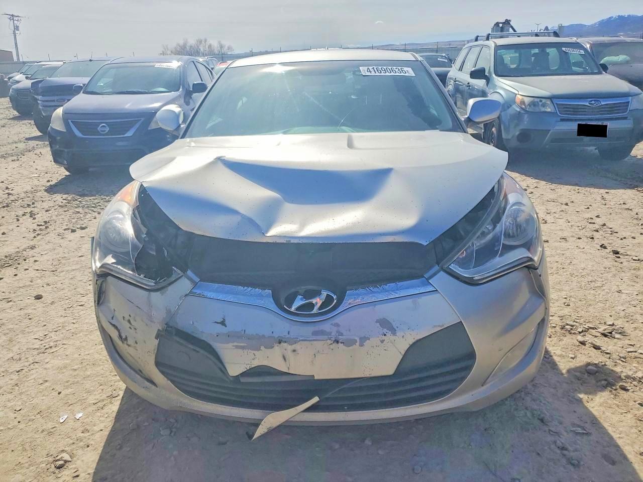 2017 Hyundai Veloster Base - Image 5