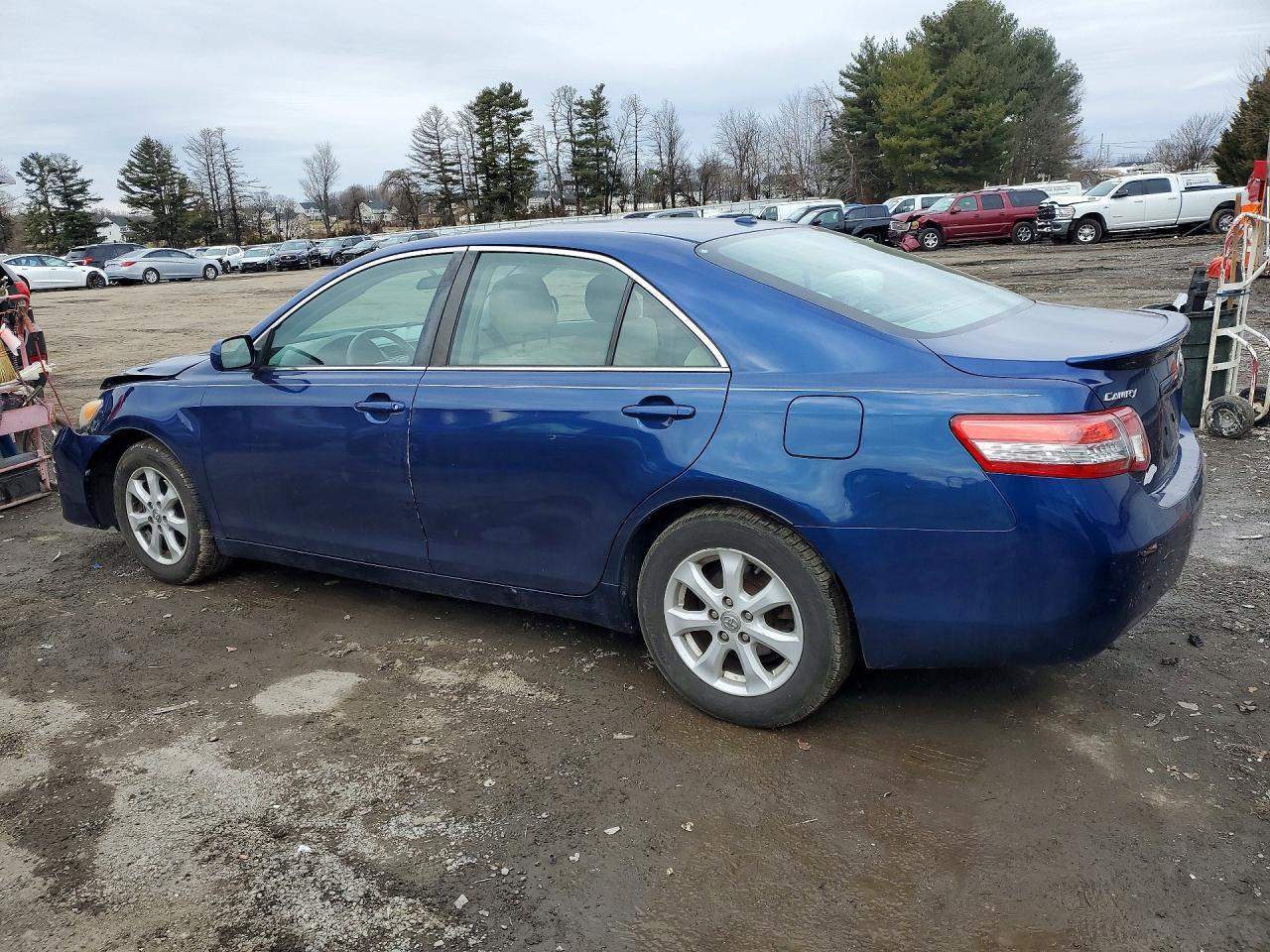 2010 Toyota Camry Le - Image 2