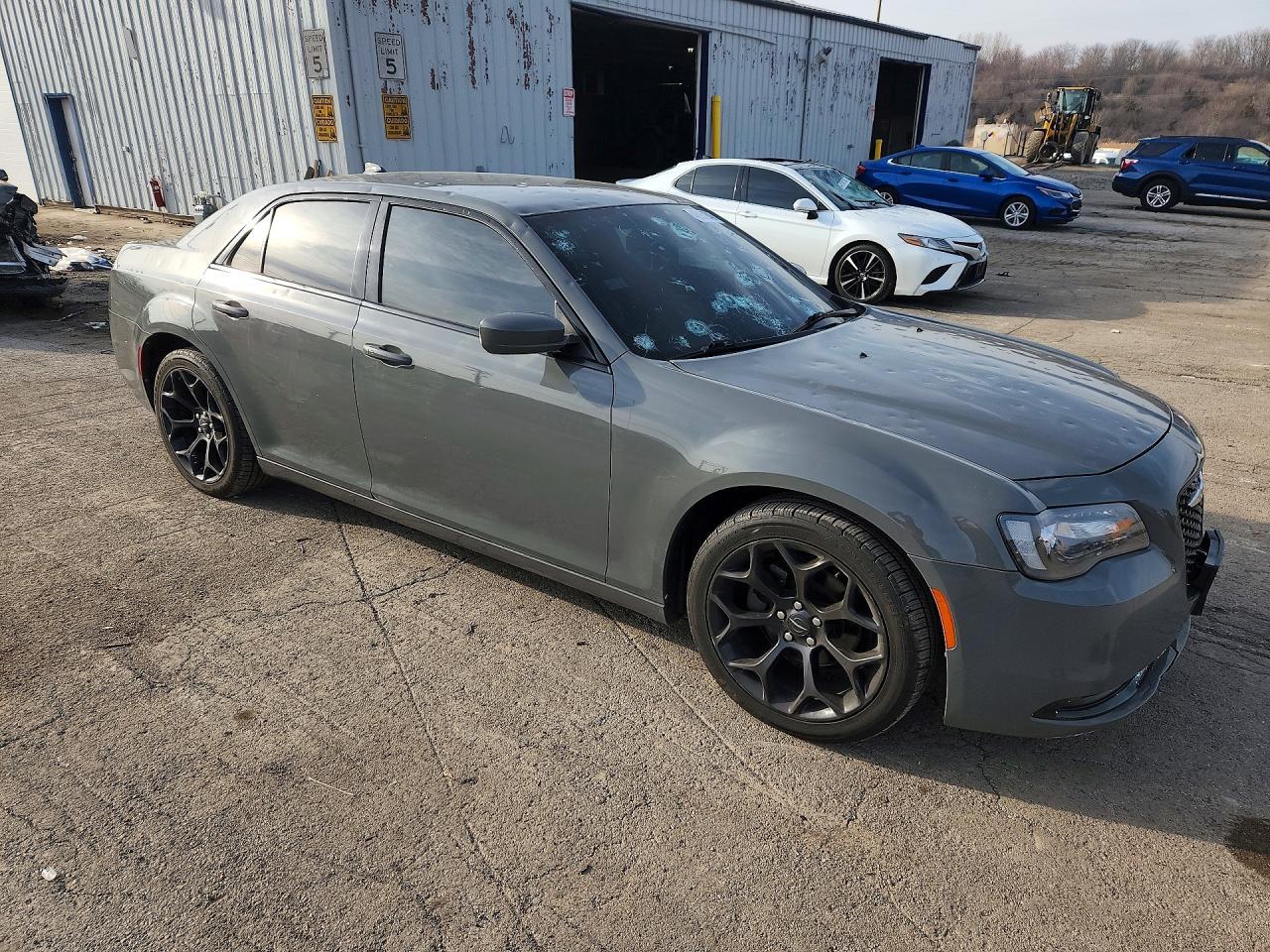 2019 Chrysler 300 S - Фото 4