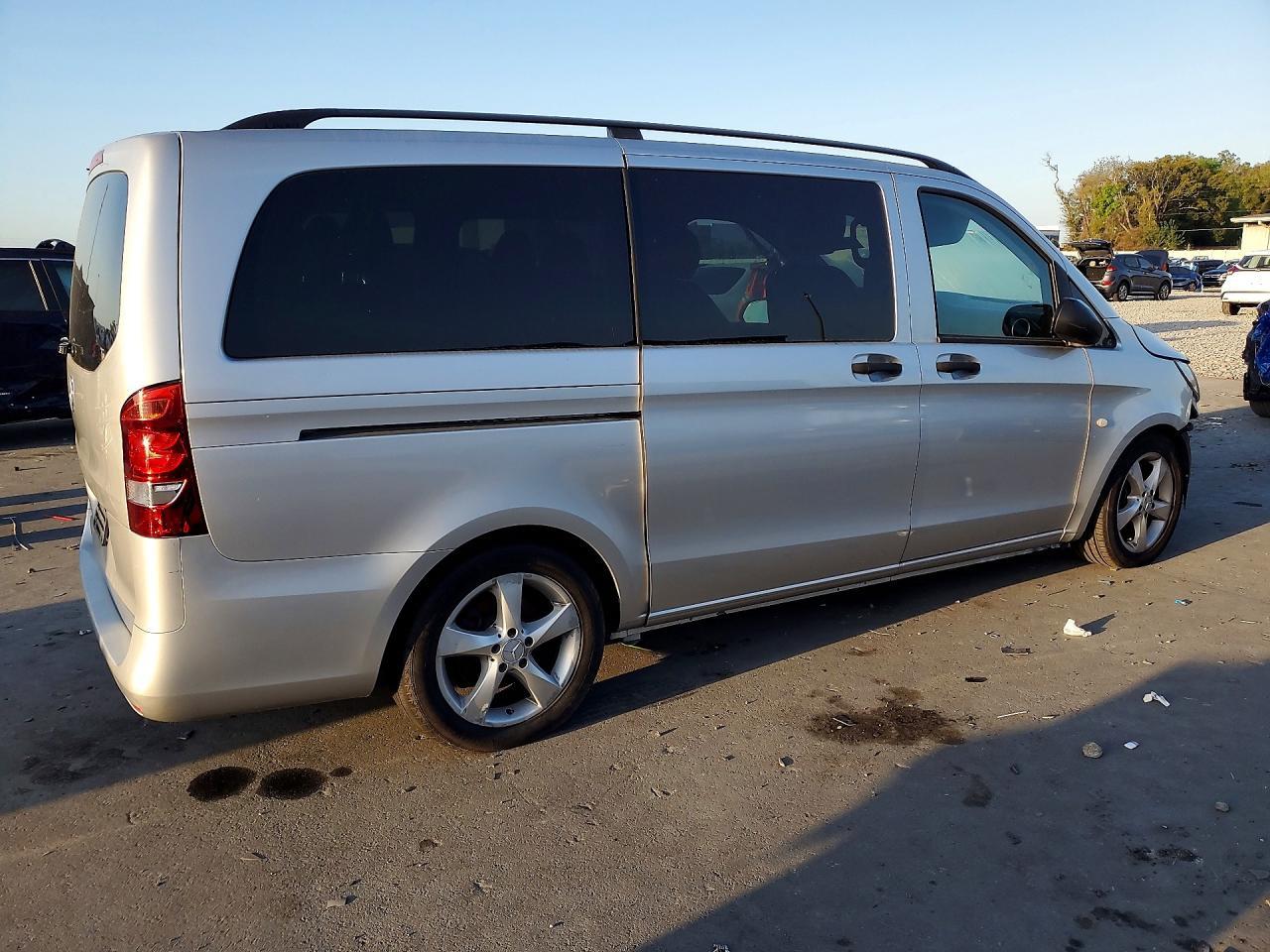 2016 Mercedes-Benz Metris - Фото 3