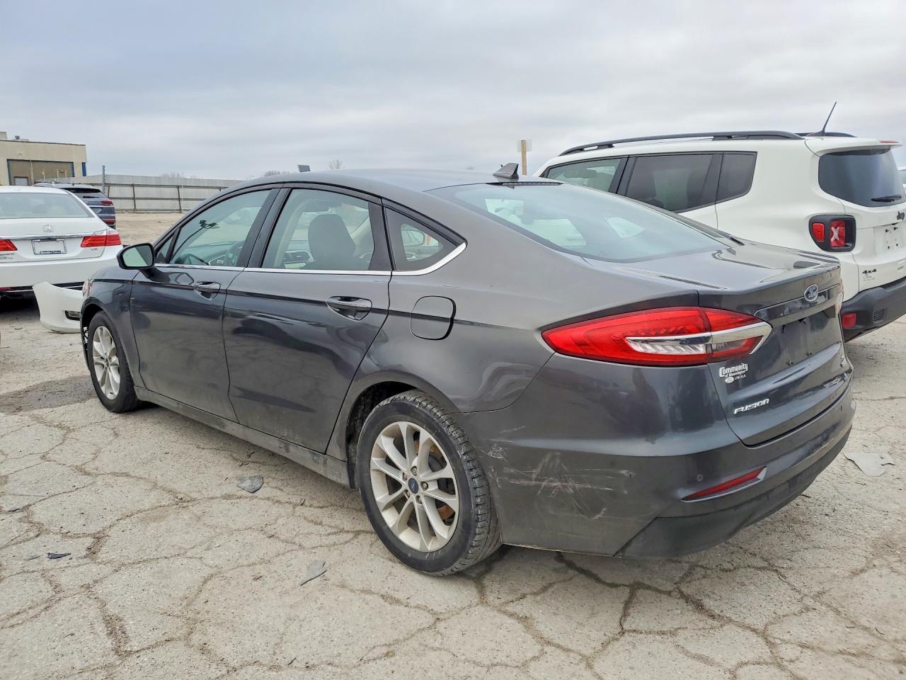 2020 Ford Fusion Se - Фото 2