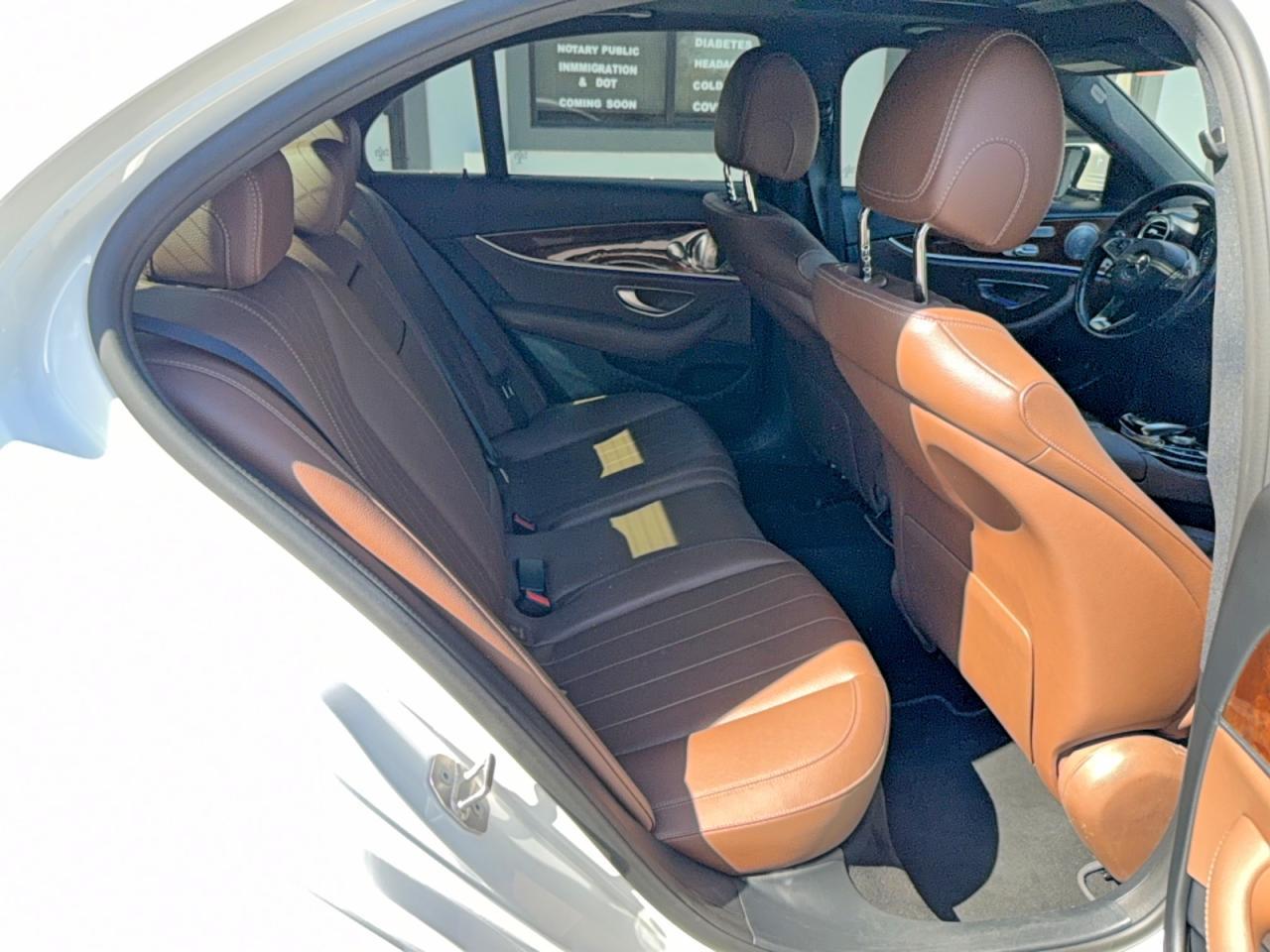 2017 Mercedes-Benz E 300 4Mat 4Matic - Image 6