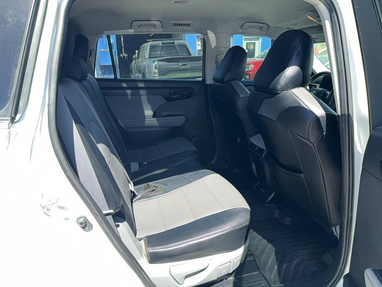 2020 Toyota Highlander Le - Image 6